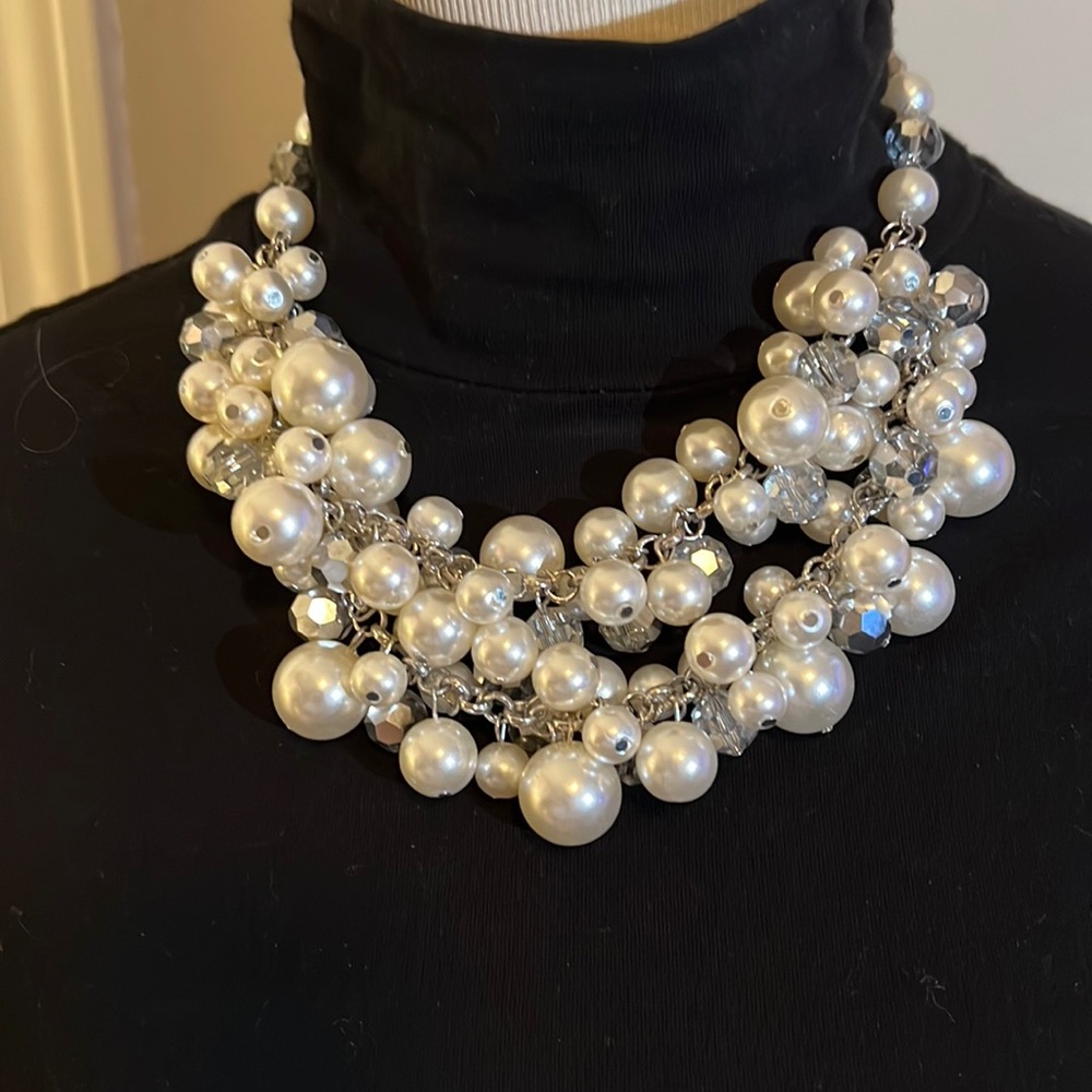 Adjustable necklace.